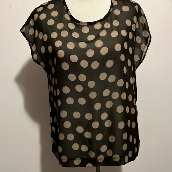 Annalee + Hope Women’s Top, Size M, Black with Taupe Polka Dots, Capped Sleeves - Picture 1 of 5